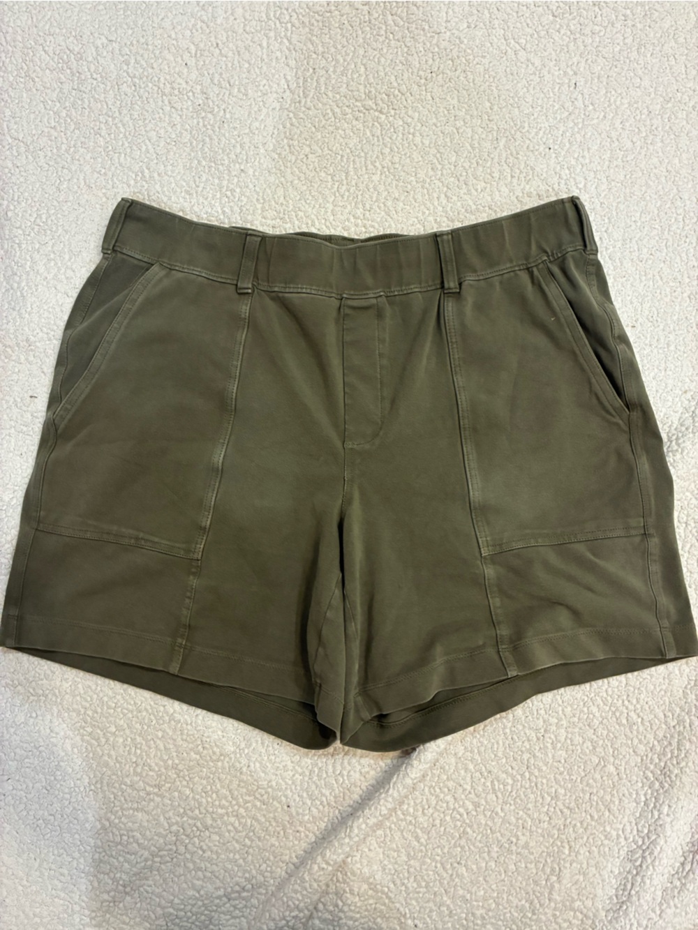 Lands’ End Starfish Olive Cargo Shorts – Size 18 XL (EUC)